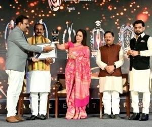 "Best Piles Doctor in Kolkata " award ,with Hemamalini Ji and some Ministers, New Delhi on 23.03.23.